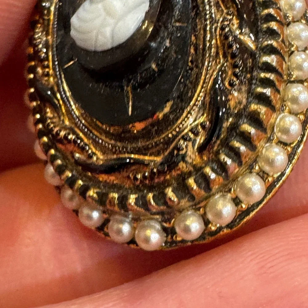 Vintage Ornate Cameo Brooch Faux Pearl Gold Tone Victorian Style Fleur de Lis
